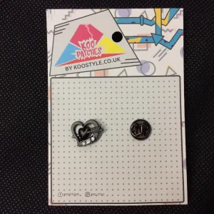 MP0029 - Stones Black Heart Arrow Metal Pin Badge